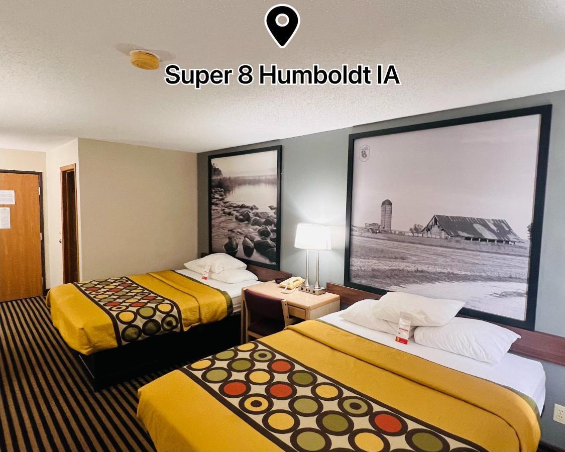 Super 8 By Wyndham Humboldt Hotell Exteriör bild